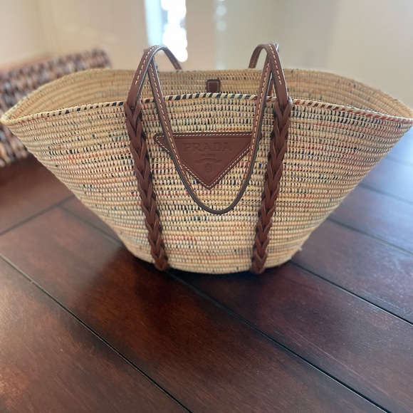 Prada straw tote. Only used once. Excellent condition. - Picture 2 of 7